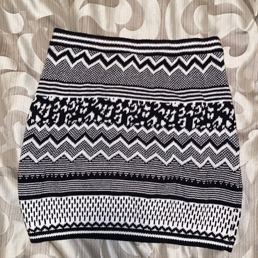 Black and White Knit Skirt